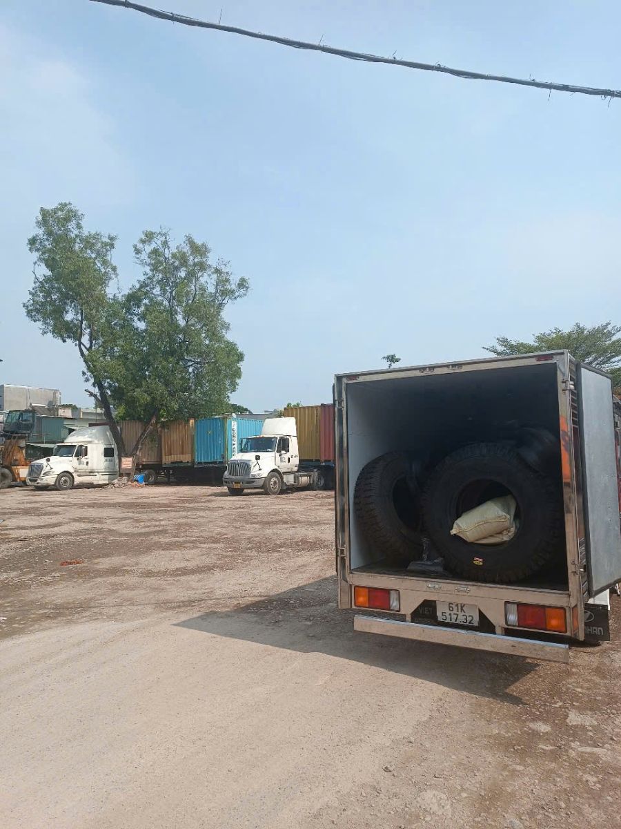 VÁ VỎ XE Ô TÔ ( THAY LỐP ) LƯU ĐỘNG TRÊN CÁC TUYẾN ĐƯỜNG THÀNH PHỐ DĨ AN - NHANH NHẤT 